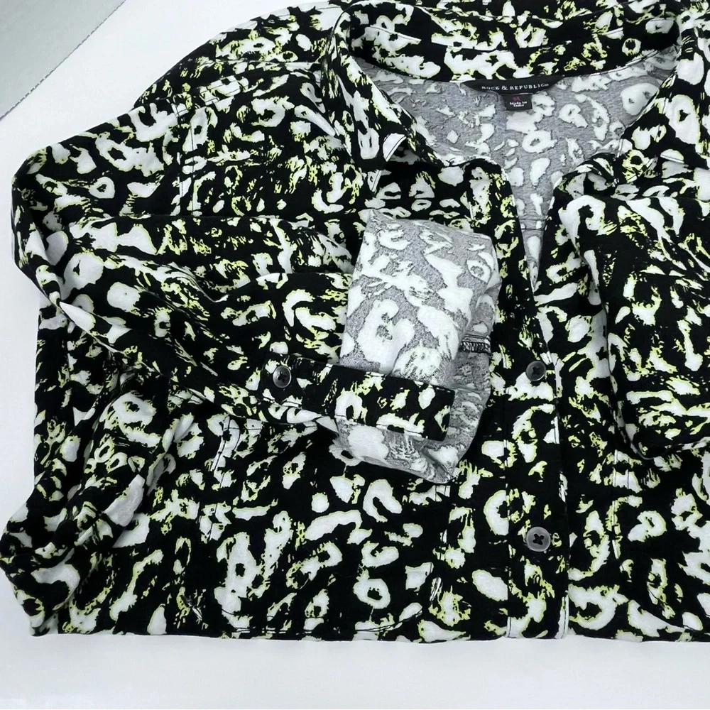 Rock & Republic Women's Button Down Blouse in Neon Animal Print Size M; Colorful - Picture 6 of 12